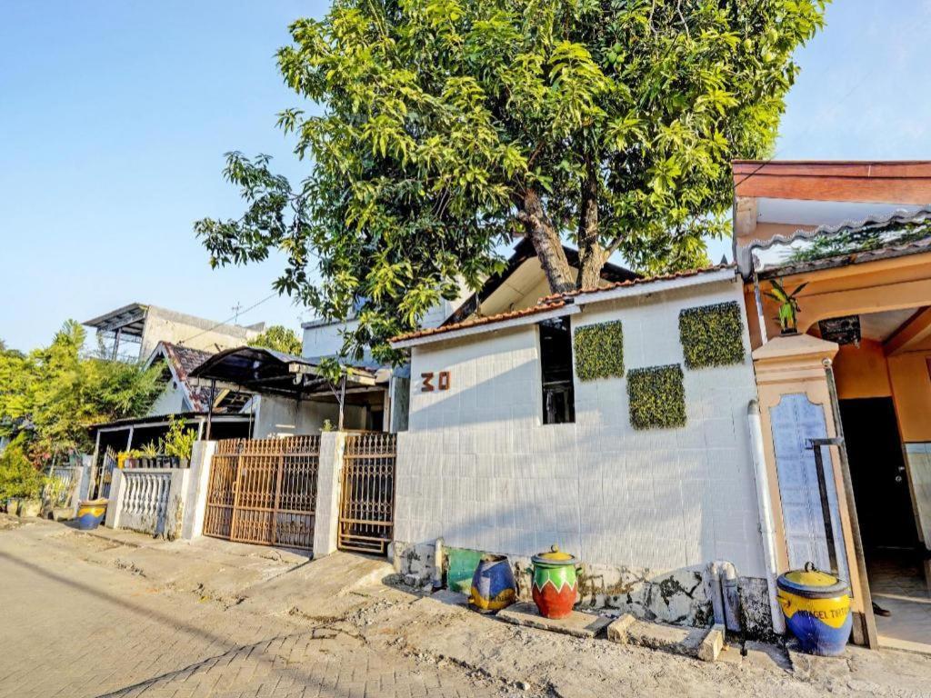 Spot On 92652 Meir E-Homestay 2 Surabaya Exterior photo